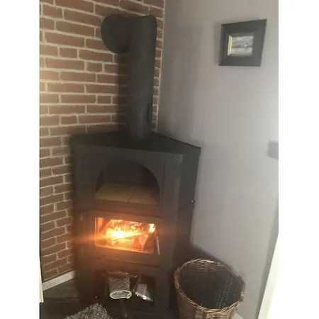 With 2 Bedrooms Casa vacanze
