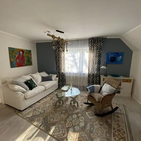 With 2 Bedrooms Casa vacanze