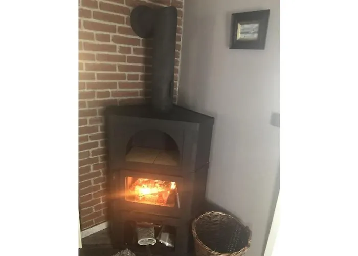 With 2 Bedrooms Semesterbostad