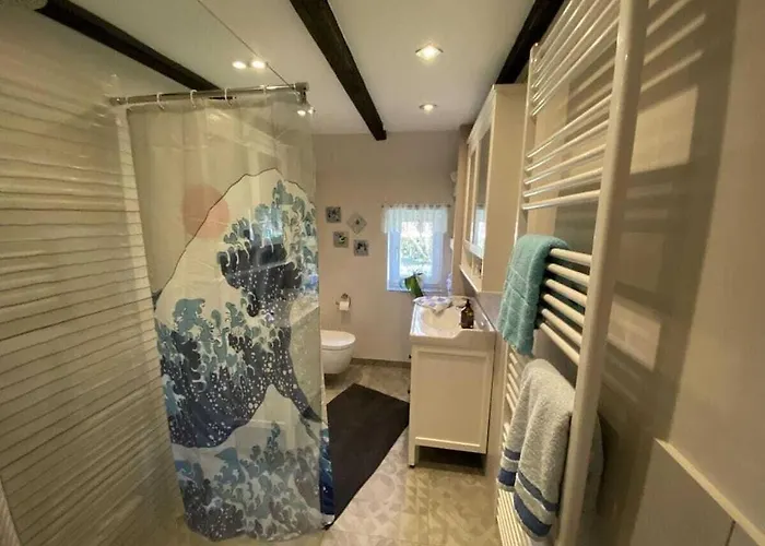 With 2 Bedrooms Semesterbostad *