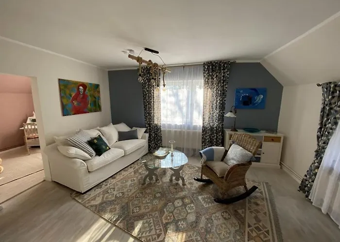 With 2 Bedrooms Semesterbostad